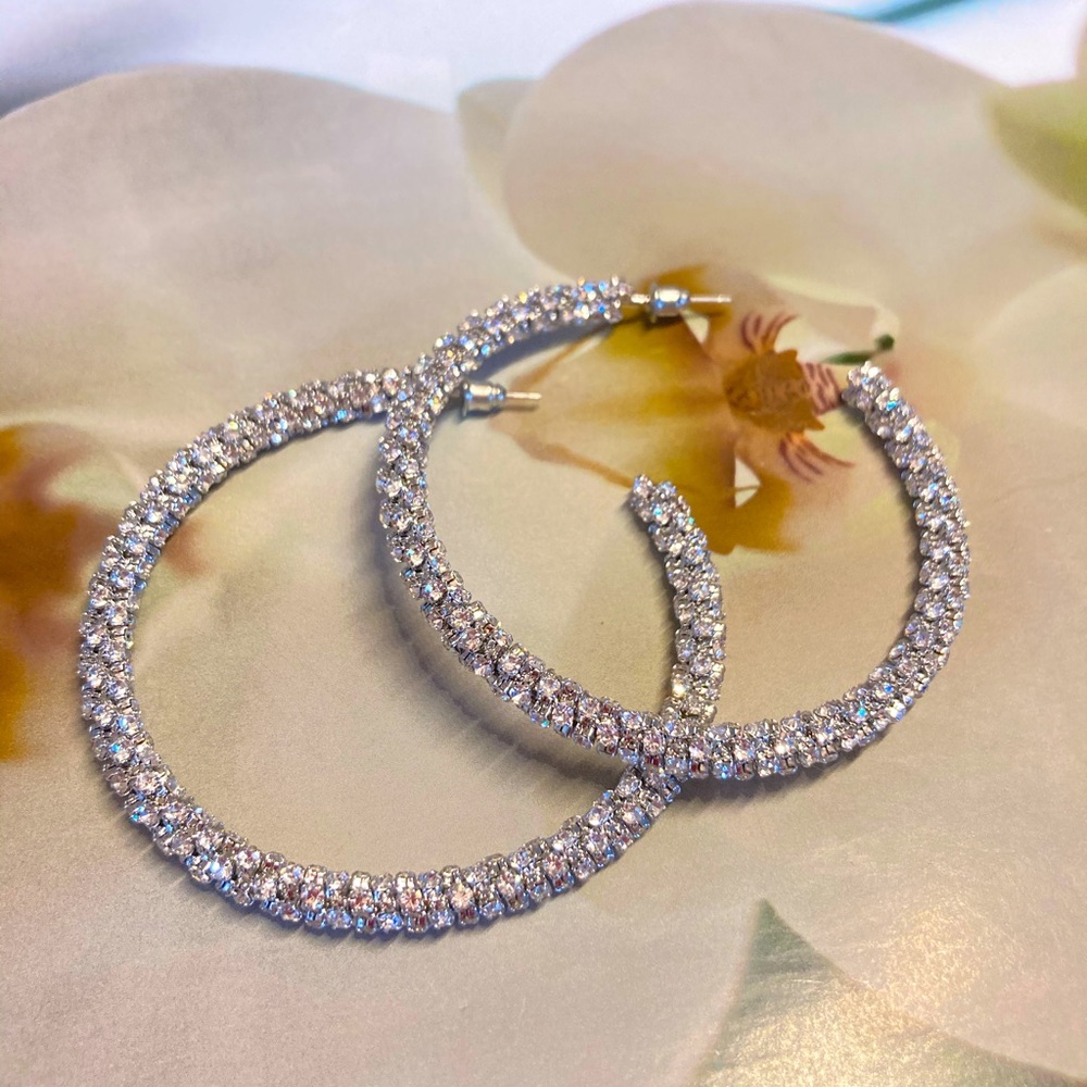 ๐ Rhinestone Crystal Big Hoop Earrings - Picture 5 of 6